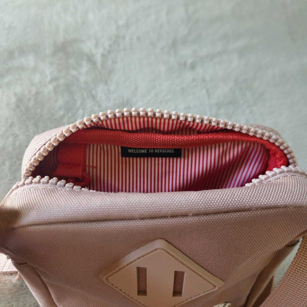 Herschel Crossbody Bag Dusty Pink Zipper Patch Classic Small Shoulder Purse - Picture 7 of 10